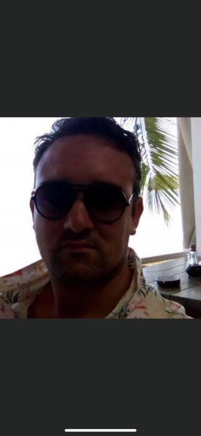 Alex 36 ans Herstal Belgique