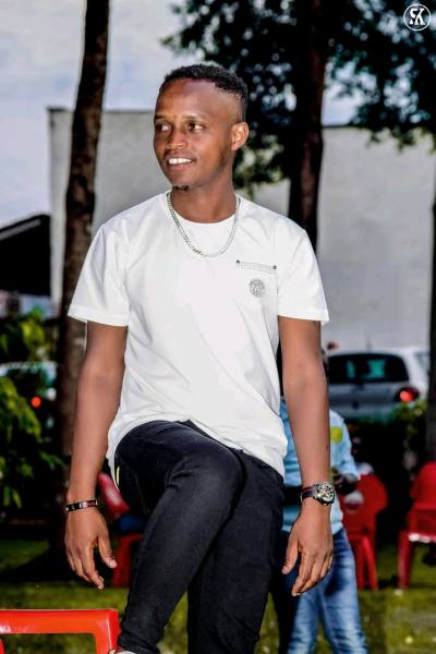 Ange 37 лет Bujumbura  Китай