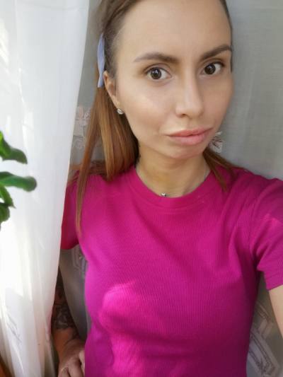 Elena 37 ans București Roumanie