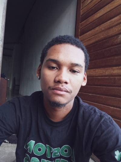 David 23 лет Sambava  Мадагаскар