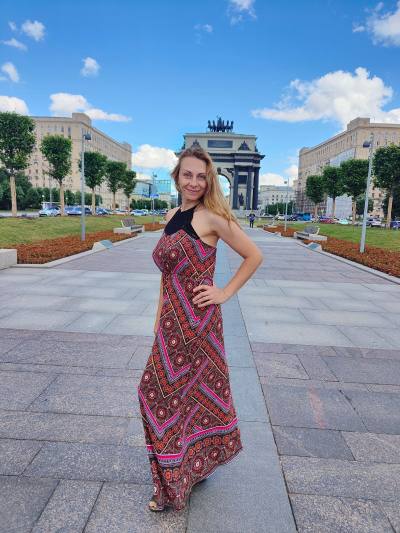 Elena 38 ans Kharkov Ukraine