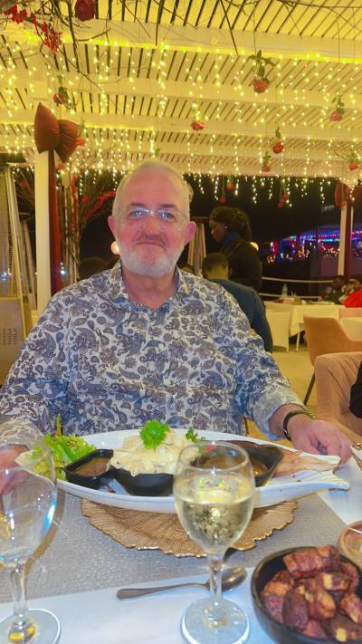 Gilles 65 лет Gorcy Франция