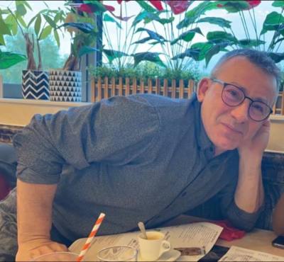 Fabrice 54 лет Fumay Франция