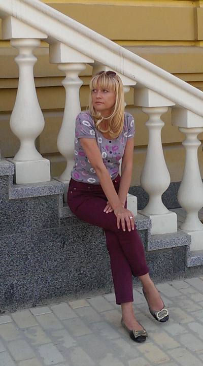 Elena 56 ans Odessa Ukraine
