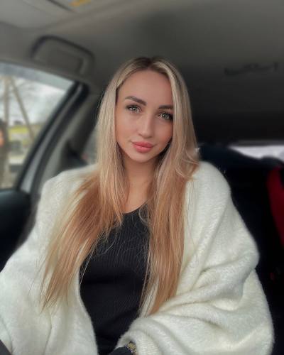 Elena 37 ans Kyiv Ukraine