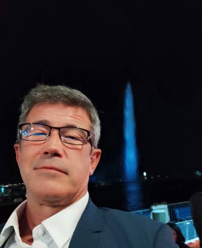 Maxime 56 лет Geneva Швейцария