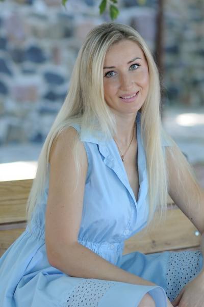 Anna 39 ans Rivne Ukraine