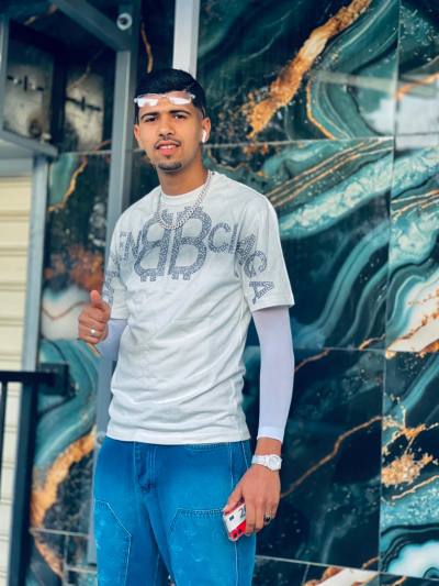 Abdou 22 лет  Алжир