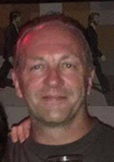 Yann 54 лет Lannion Франция