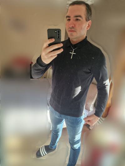 Emmanuel 35 ans La Louvière  Belgique