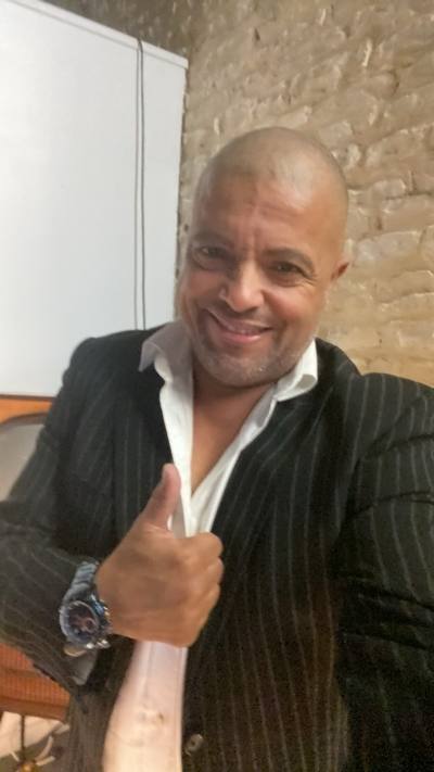 Christophe 51 лет La Rochelle Франция
