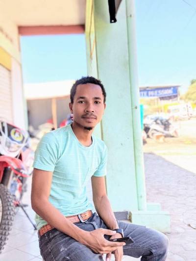 Laurent 27 лет Mahajanga Андорра
