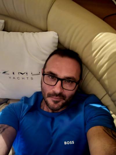 Dimitri 50 лет Bourg  Франция