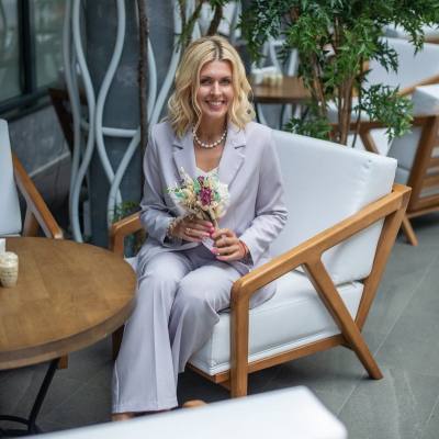 Elena 43 ans Kyiv Ukraine