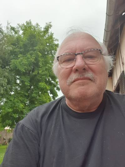 Alain 75 лет Louviers Франция