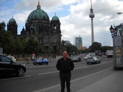 Michael 66 ans Engineer Canada