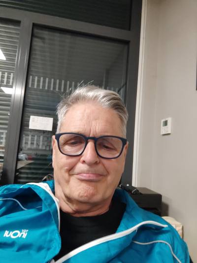 Lucien 71 ans Lyon France
