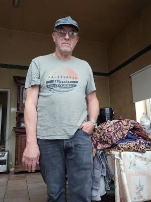 Yves 63 ans Courcelles Belgique