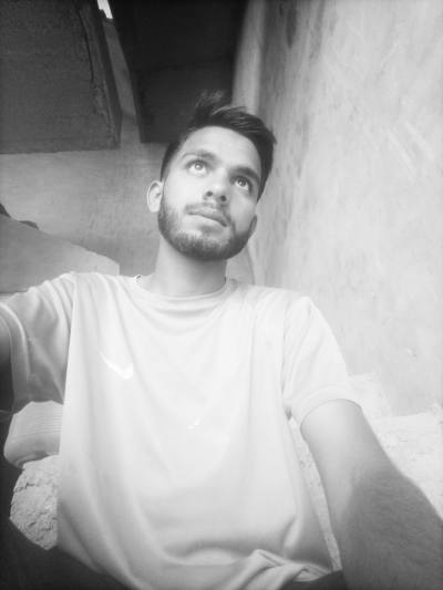 Kamran 21 лет Gujranwala Pakistan