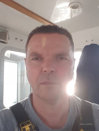 Loic 52 лет St Nazaire Франция