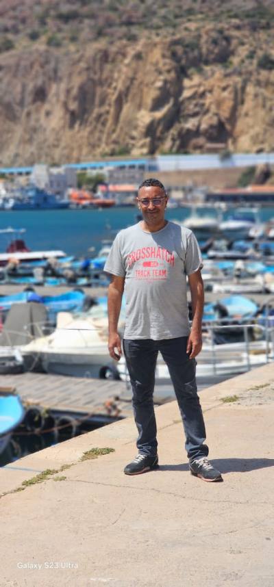 Yassine 45 ans Oran  Algérie