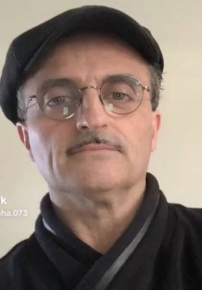 Yvan 62 лет Rochefort  Франция