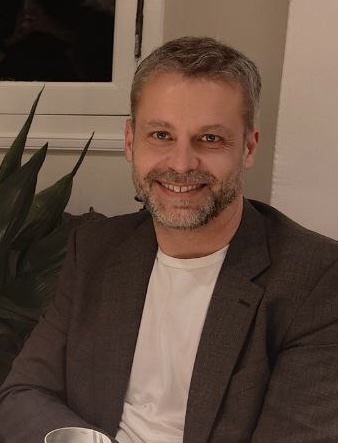 Bru 45 лет Paris Франция