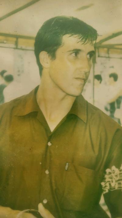 Juanito 49 лет Tours  Франция