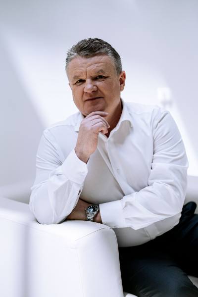 Robert 49 ans Prague République tchèque