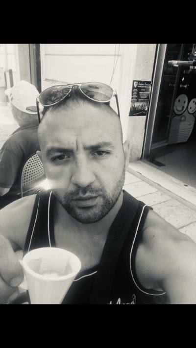 Luz 42 ans Charleroi  Belgique