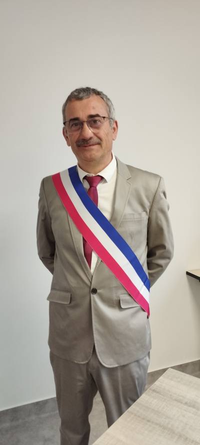 Thierry 58 лет Chamboulive Франция