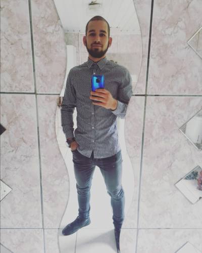 Mickael 29 лет Couillet  Бельгия