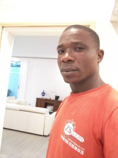 Theophile 34 лет Abidjan  Россия