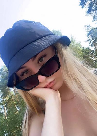 Valéria 25 ans Svetogorsk Russie