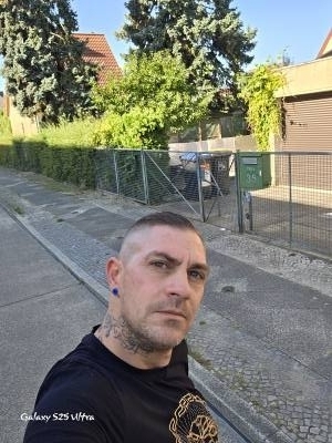 David 44 ans Berlin  Allemagne