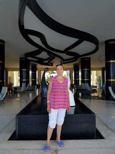 Irina 62 ans Sankt-petersburg Russie
