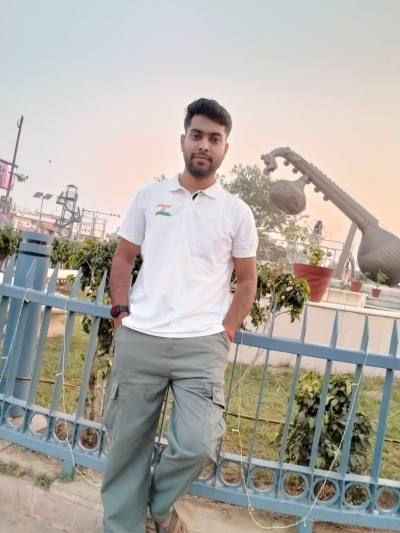 Saurabh 27 лет Mau Индия