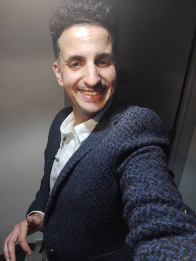 Hicham 42 лет Saint Ghislain Бельгия
