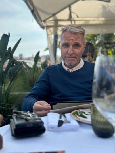 Philippe 57 лет Gémenos Франция
