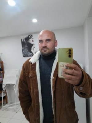 Mickael 37 лет Puiseaux  Франция