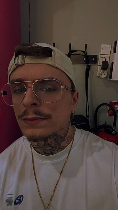 Dimitry 24 лет Paris Франция