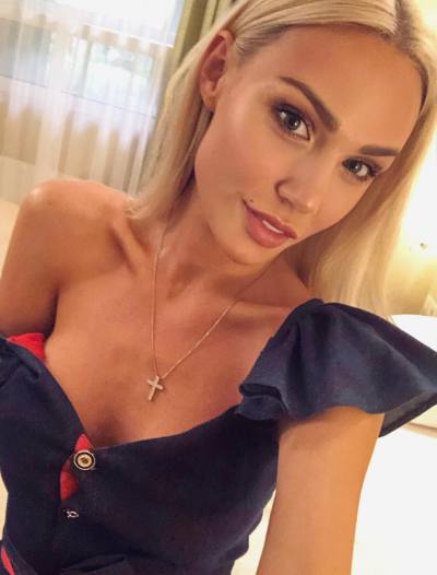 Yana 39 ans Molodogvardeysk Ukraine