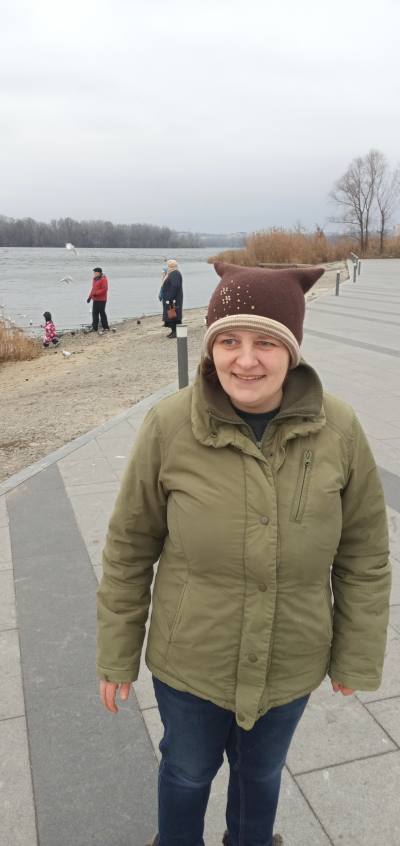 Olga 33 ans Dnipro Ukraine