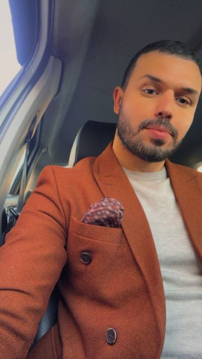 Yann 32 лет Paris Франция
