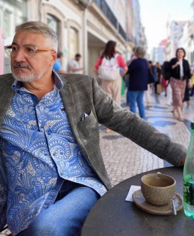 Rémy 68 лет Bordeaux Франция