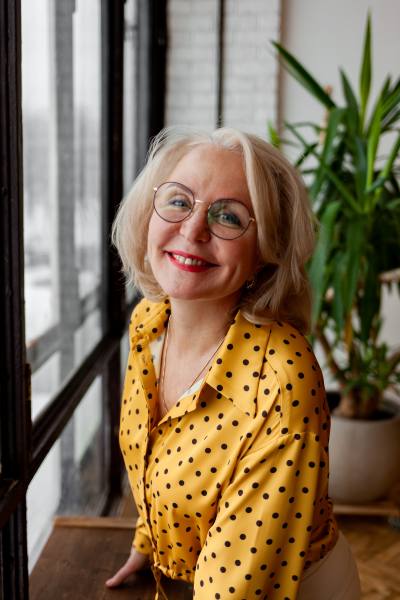 Elena 55 ans Moscow Russie