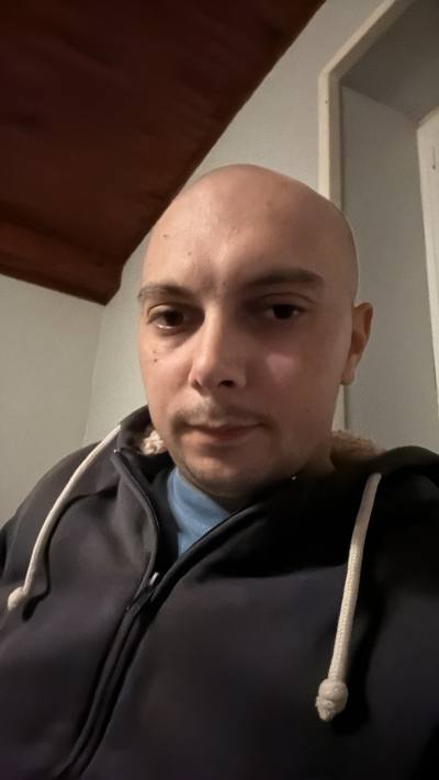 Anthony 29 лет Négrondes  Франция