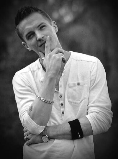 Romain 39 лет Rânes Франция