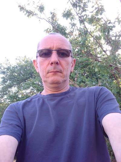 Cyril 54 лет Gidy  Франция