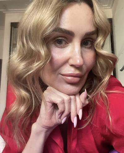 Rénata 46 ans Kharkov Ukraine
